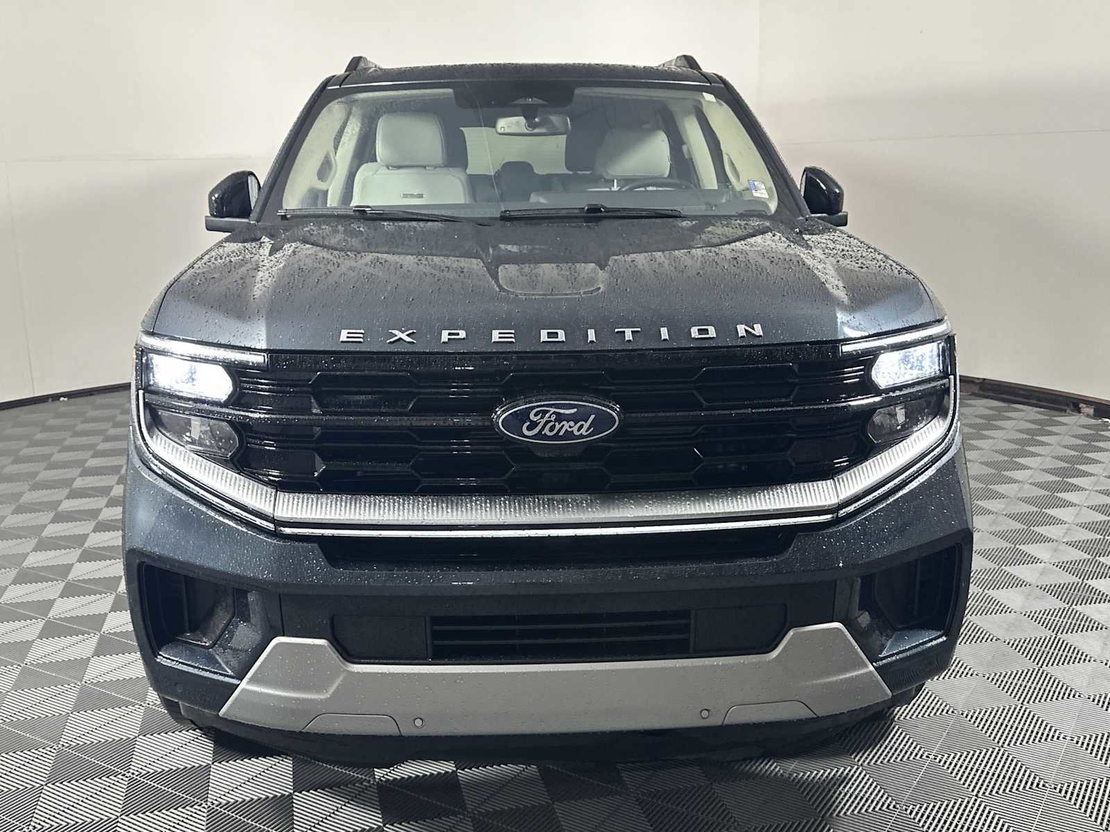 Used 2025 Ford Expedition Max Platinum AWD/4WD image 2