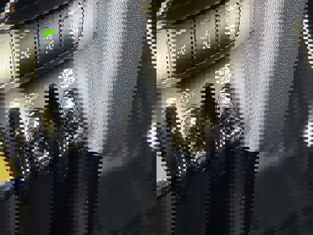 Used 2023 MINI Cooper SE image 21