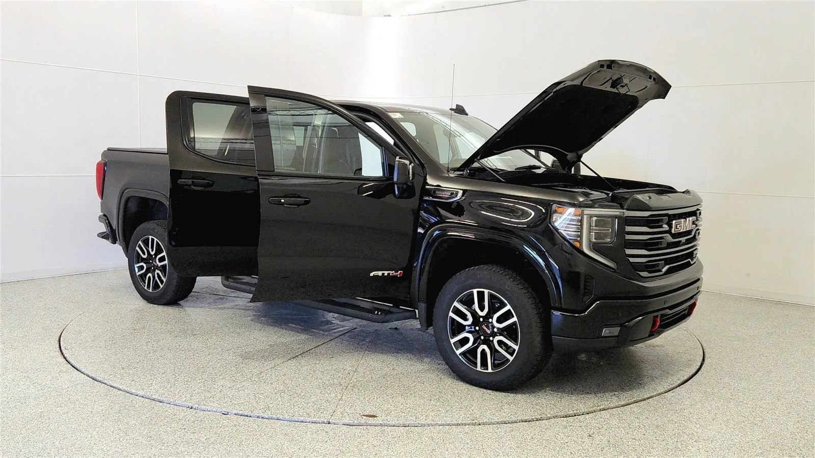Used 2025 GMC Sierra 1500 AT4 w/ Technology Package AWD/4WD image 9