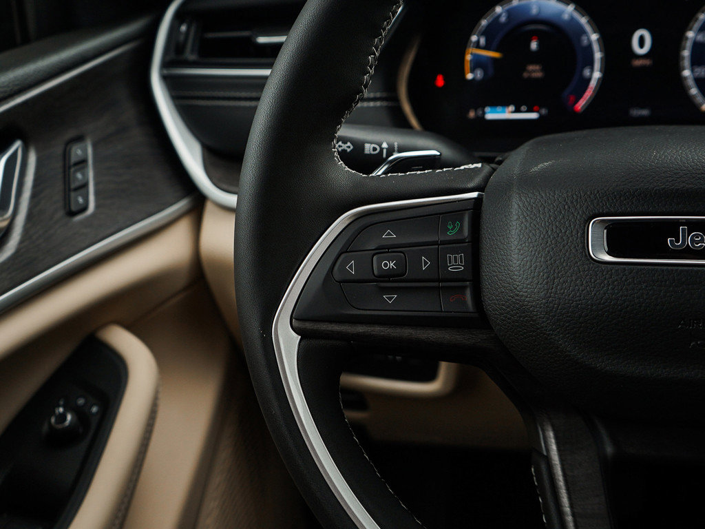 New 2025 Jeep Grand Cherokee Limited w/ Trailer Tow Package image 20