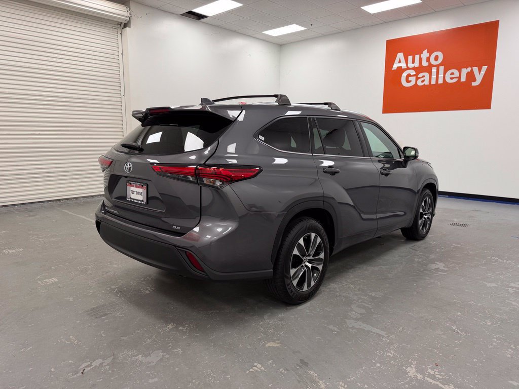 Used 2021 Toyota Highlander XLE FWD image 7