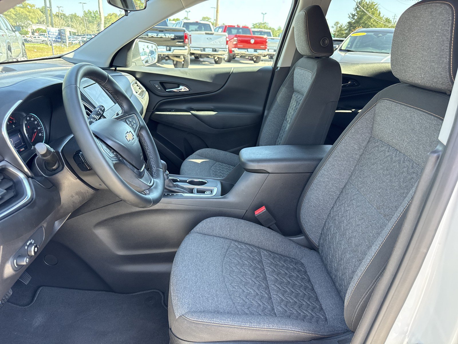 Used 2024 Chevrolet Equinox LT AWD/4WD image 11