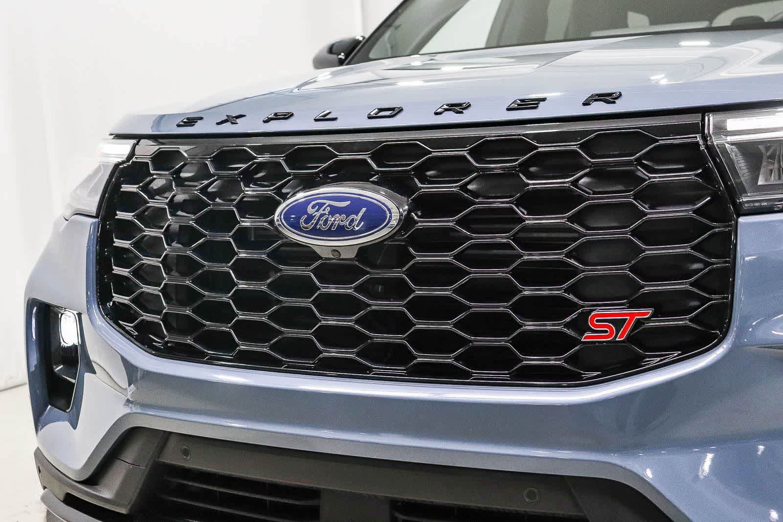 Used 2025 Ford Explorer ST RWD image 8