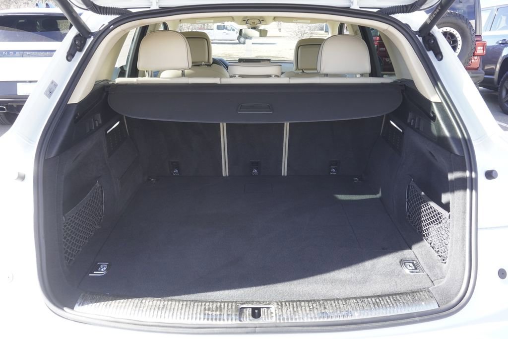 Used 2023 Audi Q5 e Premium w/ Convenience Package image 31