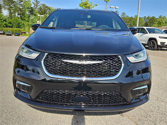 New 2025 Chrysler Pacifica Select image 2