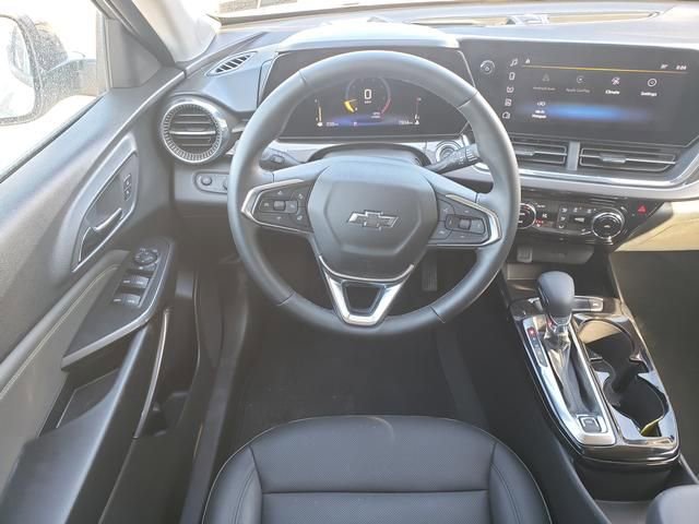 Used 2025 Chevrolet Trax ACTIV w/ Driver Confidence Package image 15