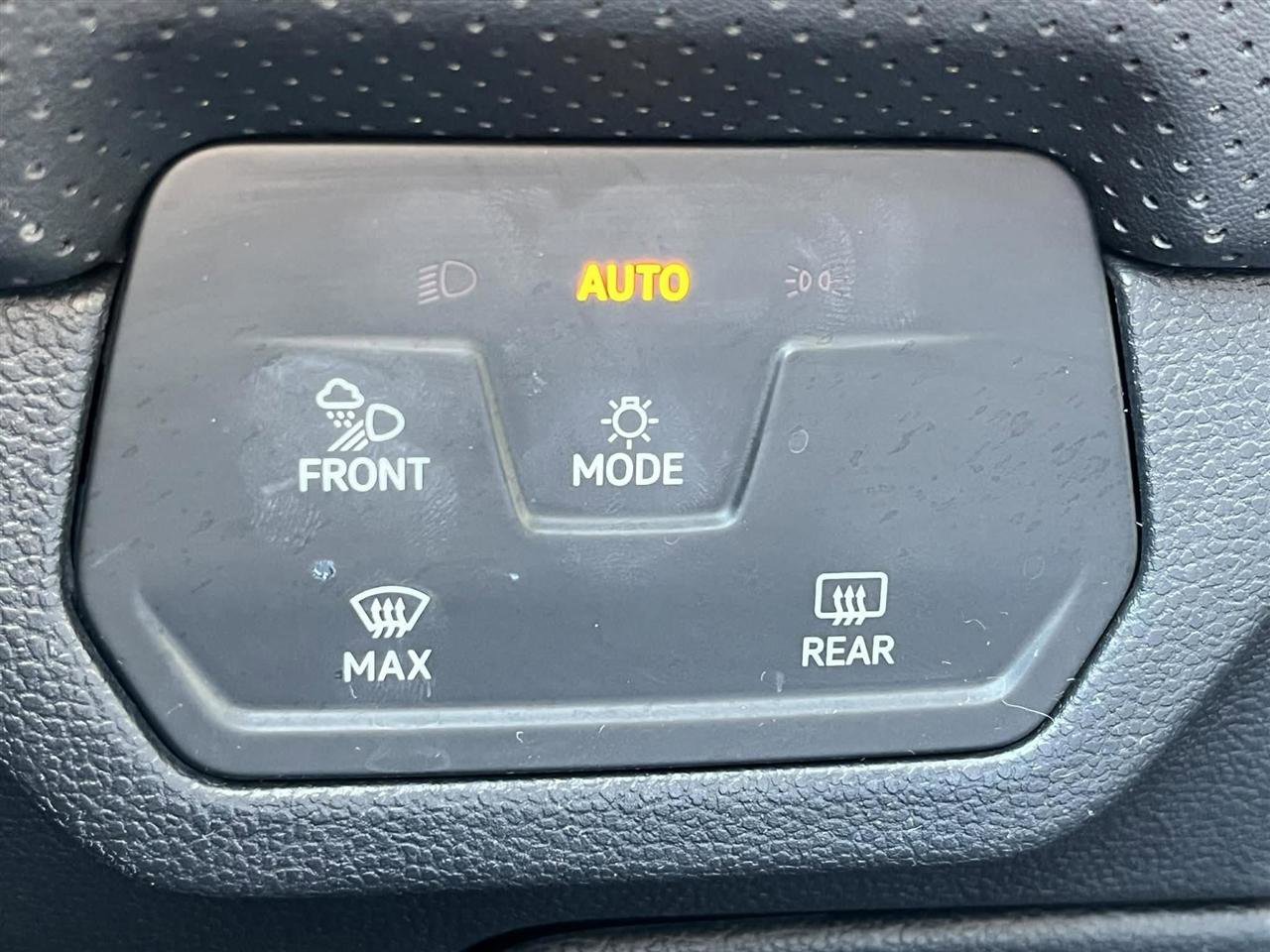 Used 2025 Volkswagen Atlas SE FWD image 27