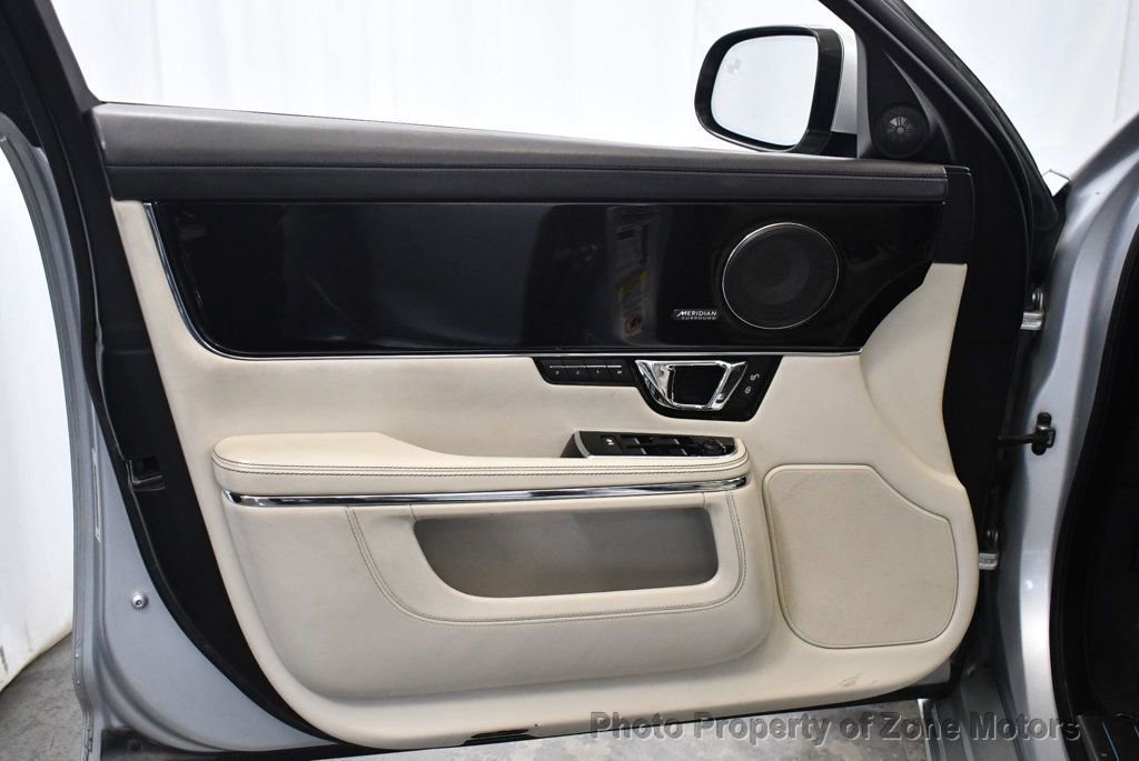 Used 2015 Jaguar XJ image 7