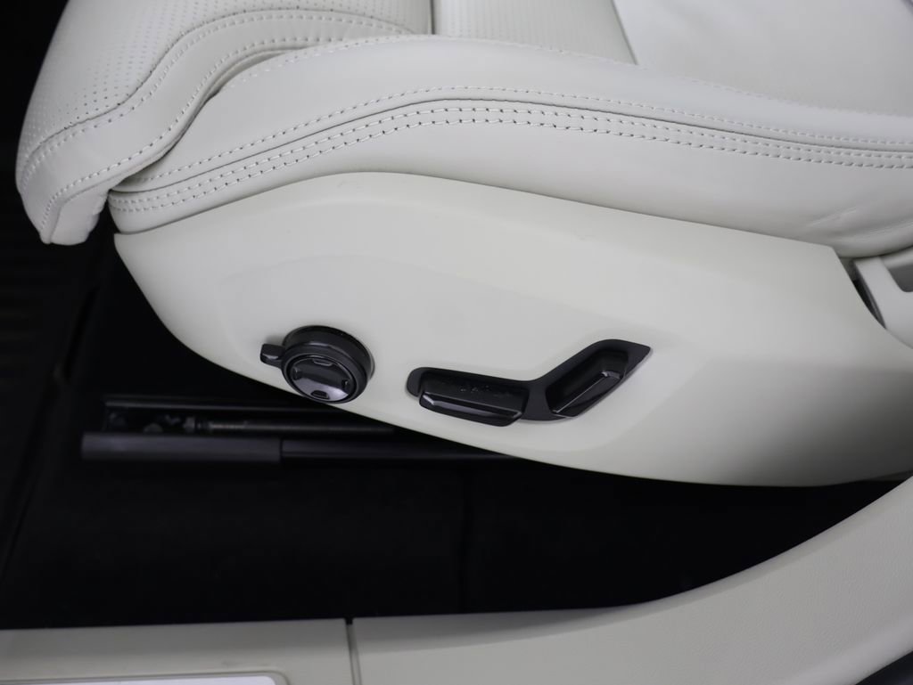 Used 2025 Volvo XC60 B5 Ultra w/ Protection Package Premier image 11