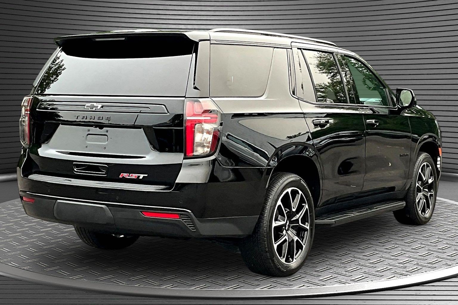 Used 2023 Chevrolet Tahoe RST w/ Luxury Package AWD/4WD image 6