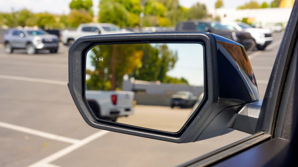 Used 2025 GMC Canyon Elevation image 26