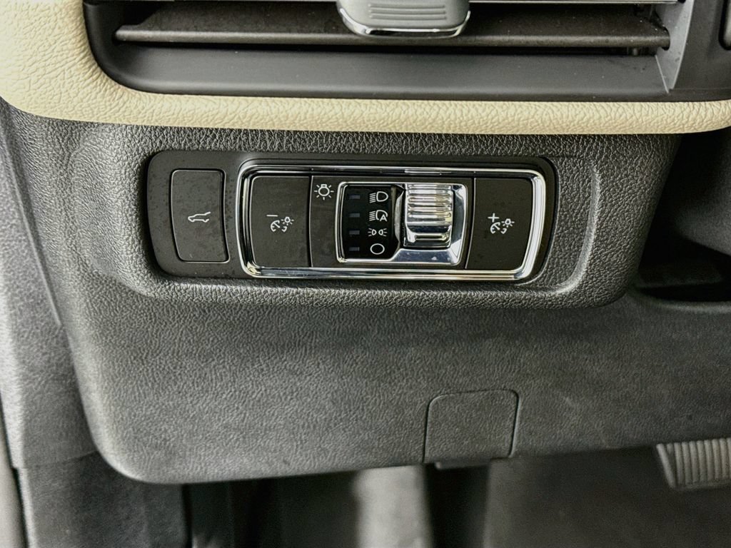Used 2025 Lincoln Corsair Reserve w/ Equipment Group 202A AWD/4WD image 11