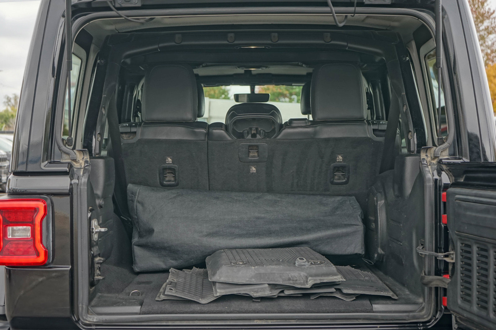 Used 2018 Jeep Wrangler Unlimited Rubicon image 9