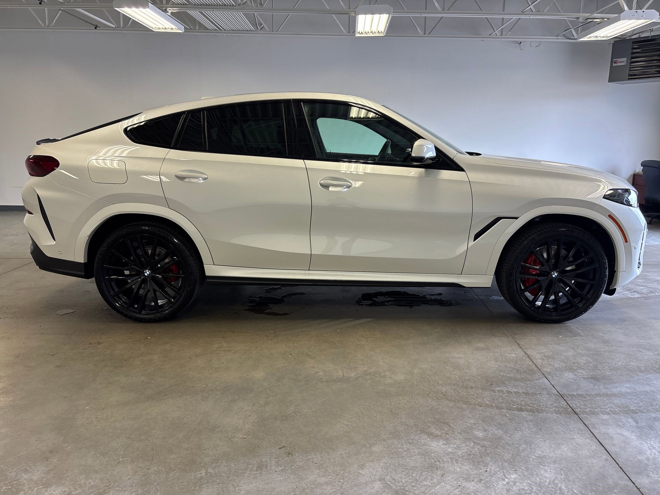 New 2026 BMW X6 xDrive40i image 7