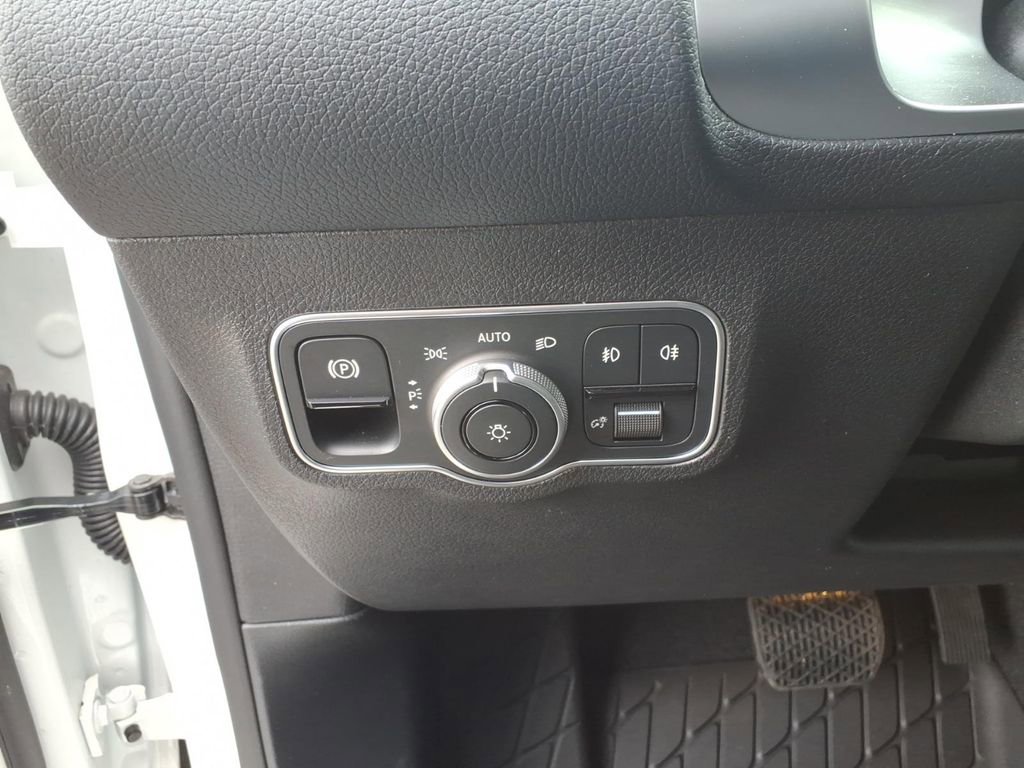 New 2026 Mercedes-Benz GLB 250 4MATIC image 17