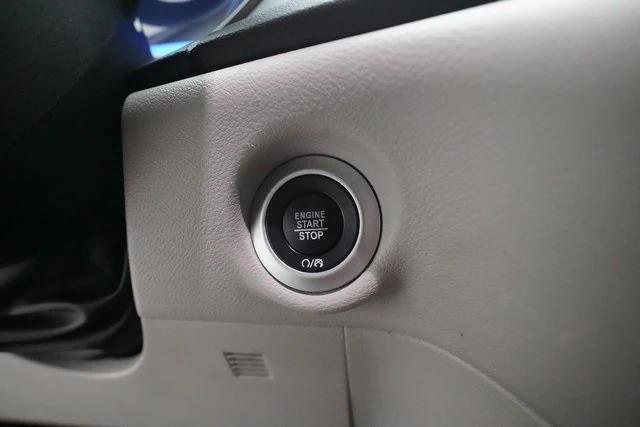 Certified 2024 Chrysler Pacifica Touring-L image 30