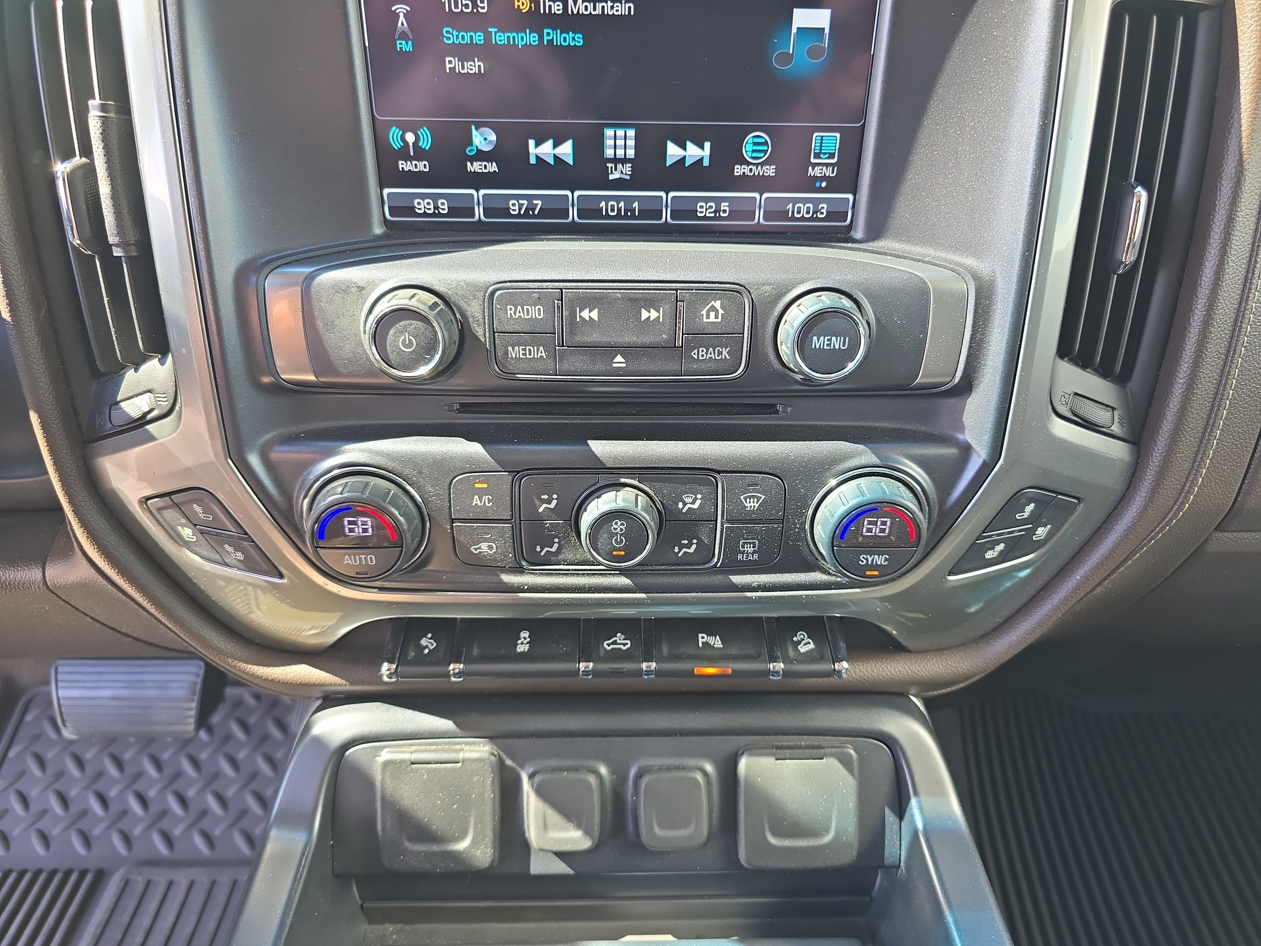 Used 2018 Chevrolet Silverado 1500 LTZ Z71 w/ LTZ Plus Package AWD/4WD image 27