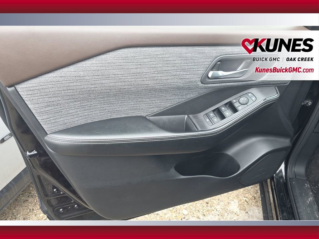 Used 2023 Nissan Rogue SV image 10