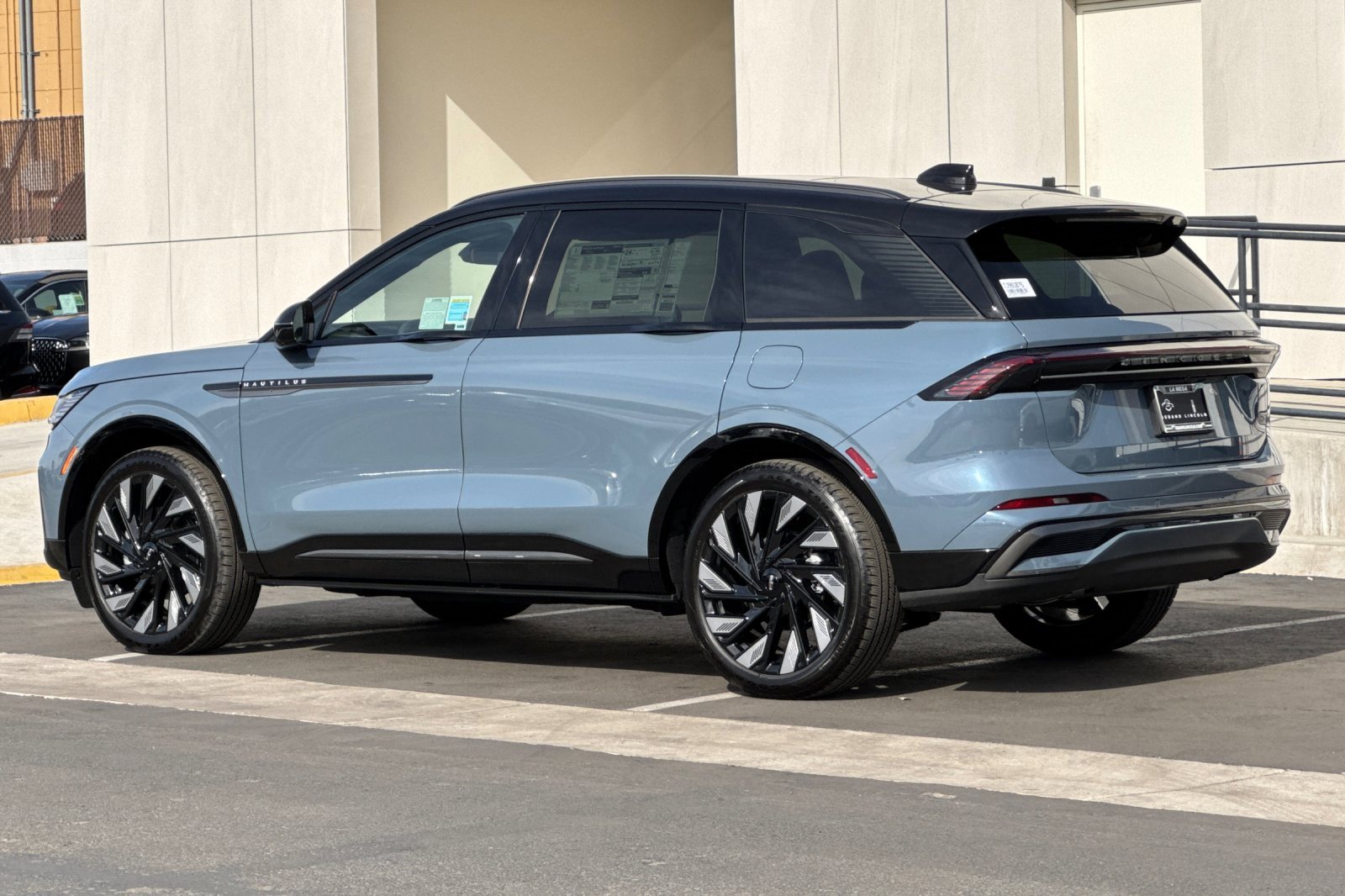 New 2026 Lincoln Nautilus Reserve w/ Jet Appearance Package image 5