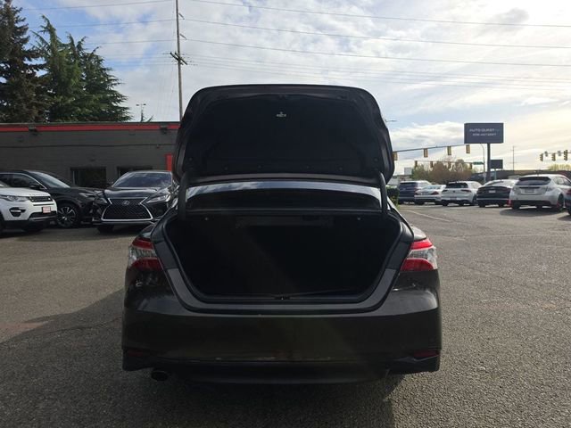Used 2018 Toyota Camry XLE FWD image 11