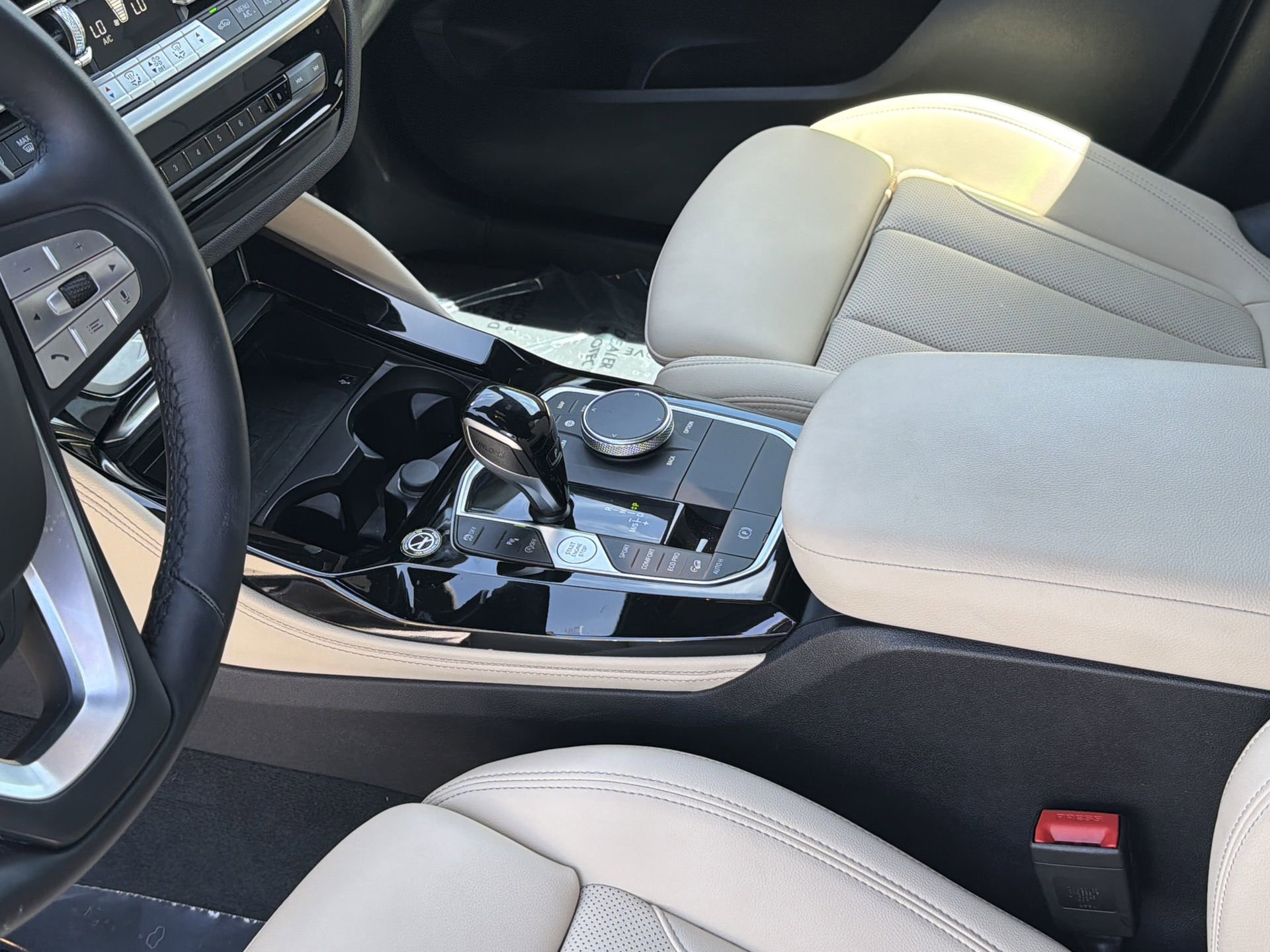 Certified 2025 BMW X4 xDrive30i w/ Premium Package image 21