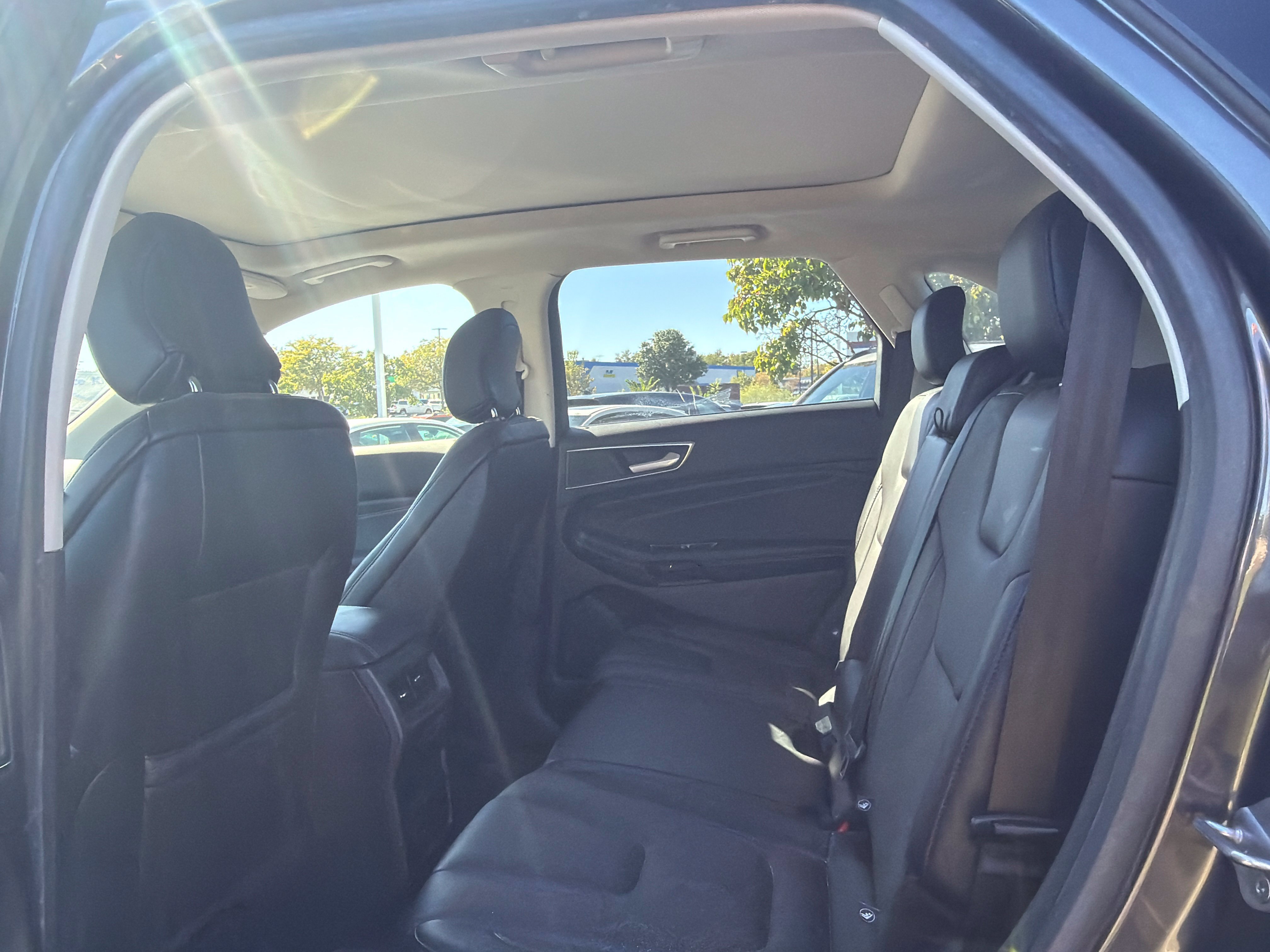 Used 2018 Ford Edge Titanium w/ Equipment Group 301A AWD/4WD image 14