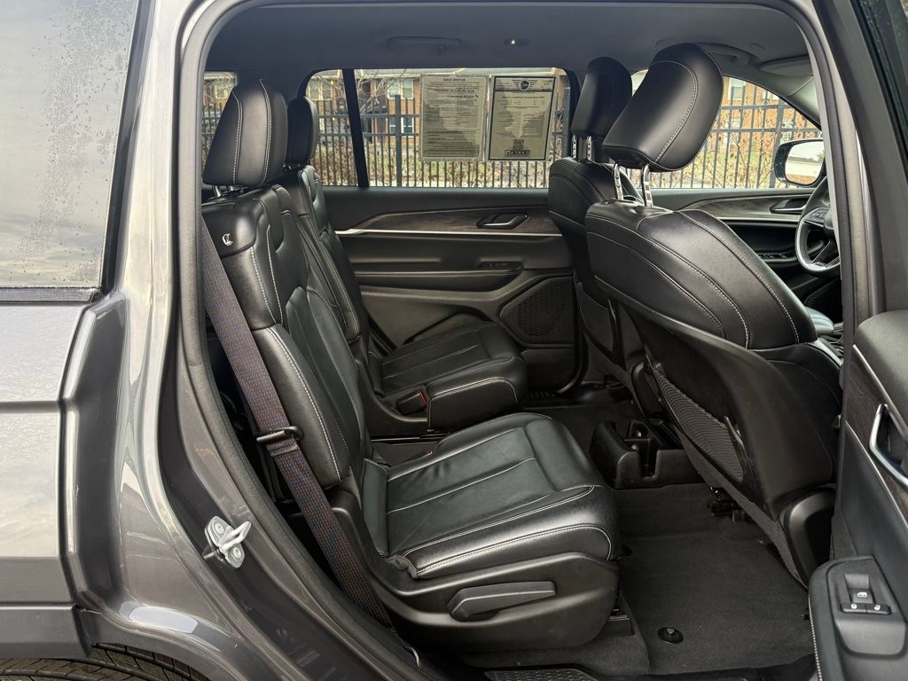 Used 2023 Jeep Grand Cherokee L Limited image 13