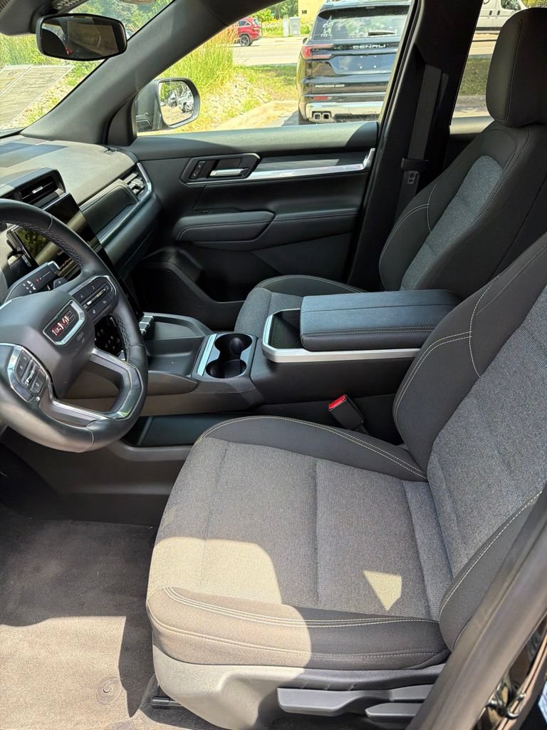 Used 2025 GMC Terrain Elevation AWD/4WD image 4