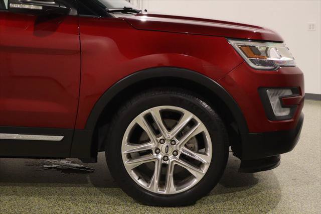 Used 2017 Ford Explorer XLT w/ Equipment Group 202A FWD image 12