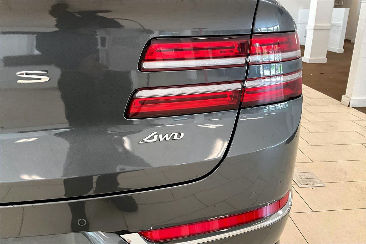 Used 2022 Genesis GV80 2.5T w/ Prestige Package 04 AWD/4WD image 9