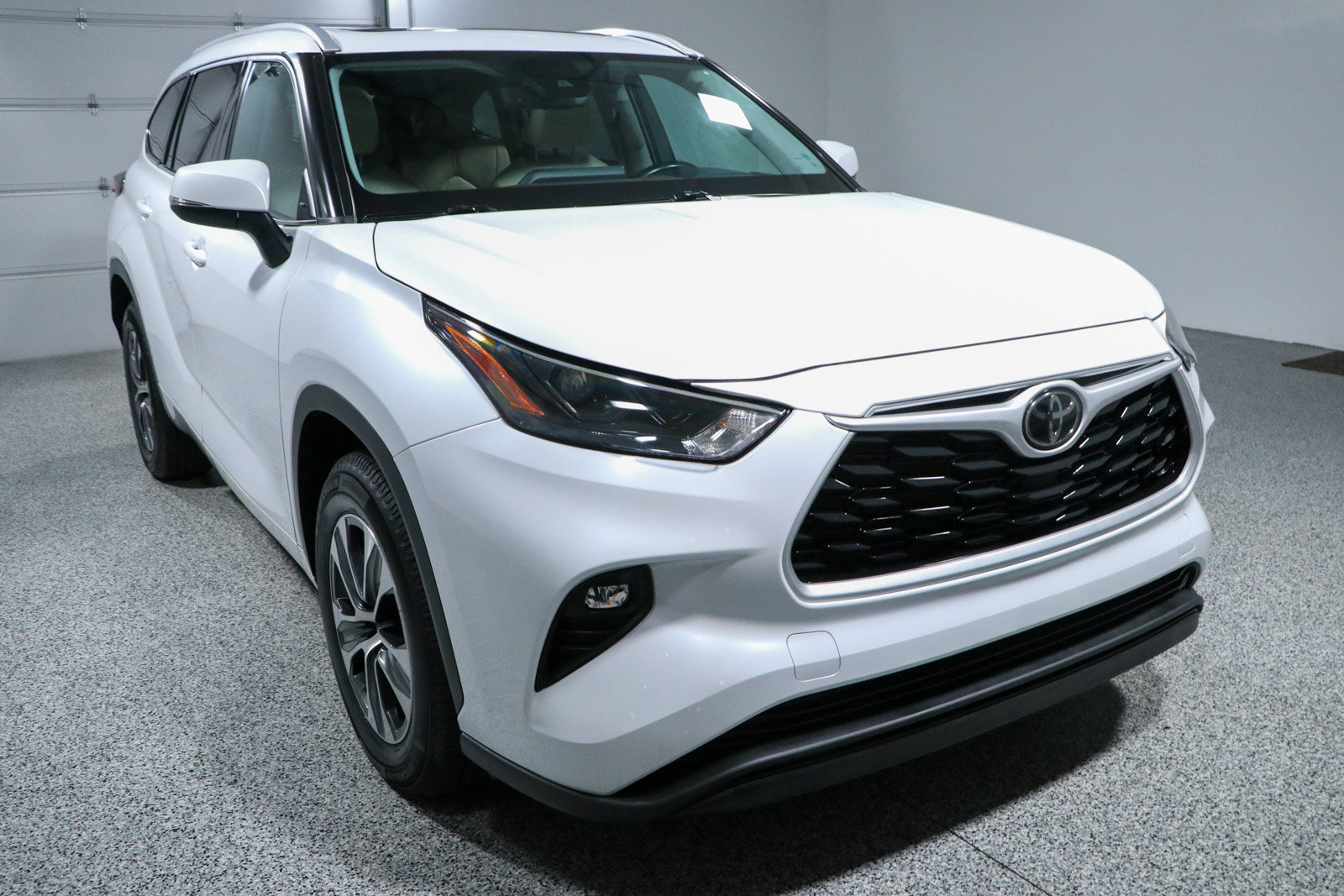 Used 2022 Toyota Highlander XLE FWD image 5