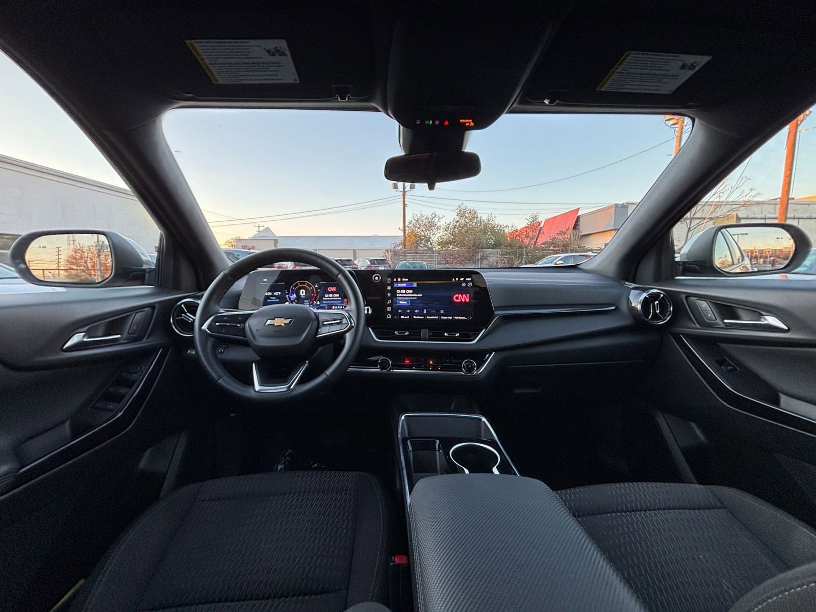 Used 2025 Chevrolet Equinox LT image 32