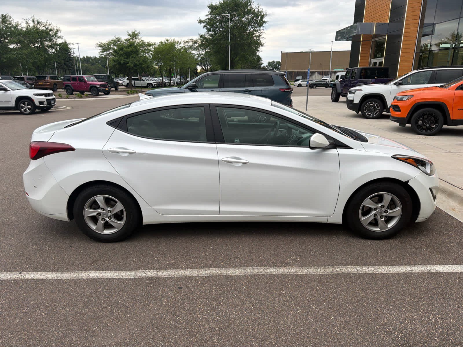 Used 2015 Hyundai Elantra SE FWD image 2
