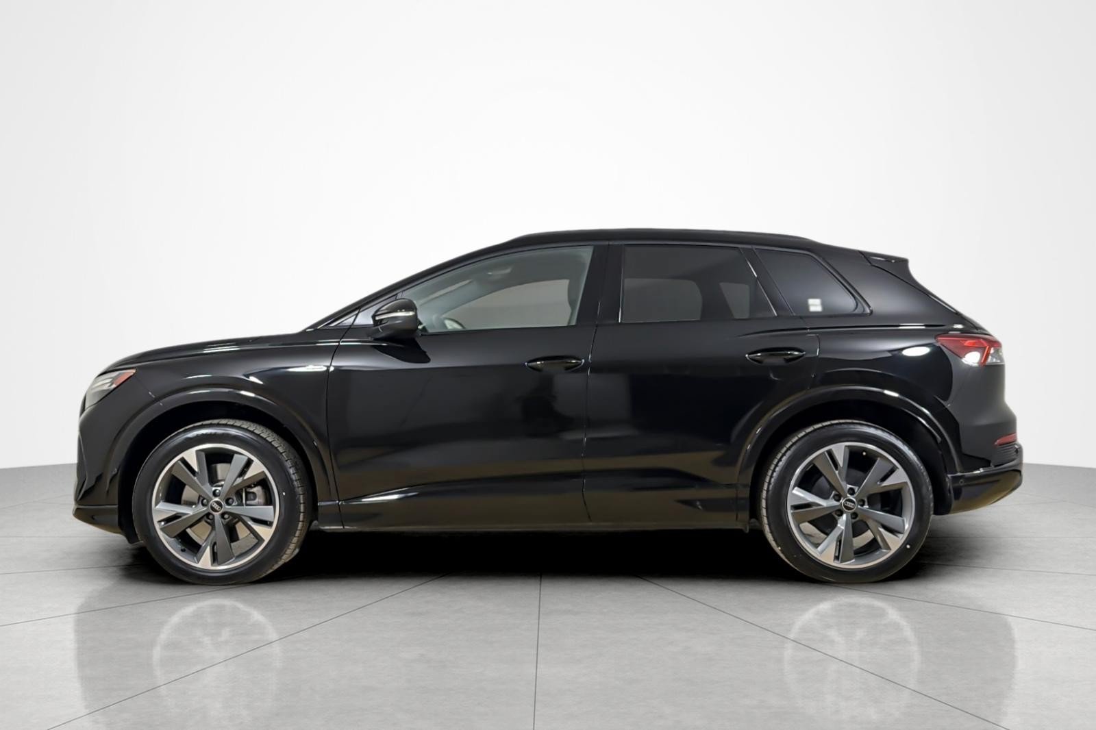 Certified 2023 Audi Q4 e-tron Prestige w/ Black Optic Package AWD/4WD image 2