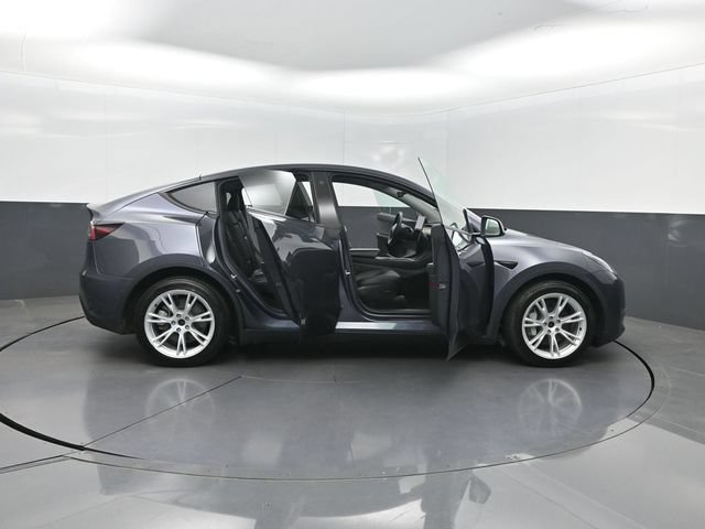 Used 2022 Tesla Model Y Long Range AWD/4WD image 29