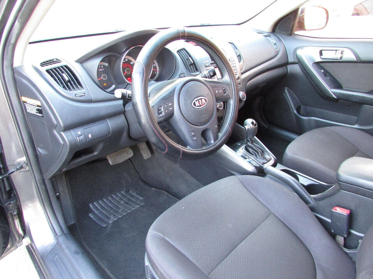 Used 2013 Kia Forte EX image 12