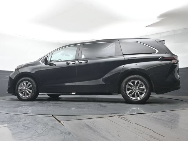 Used 2026 Toyota Sienna XLE AWD/4WD image 37