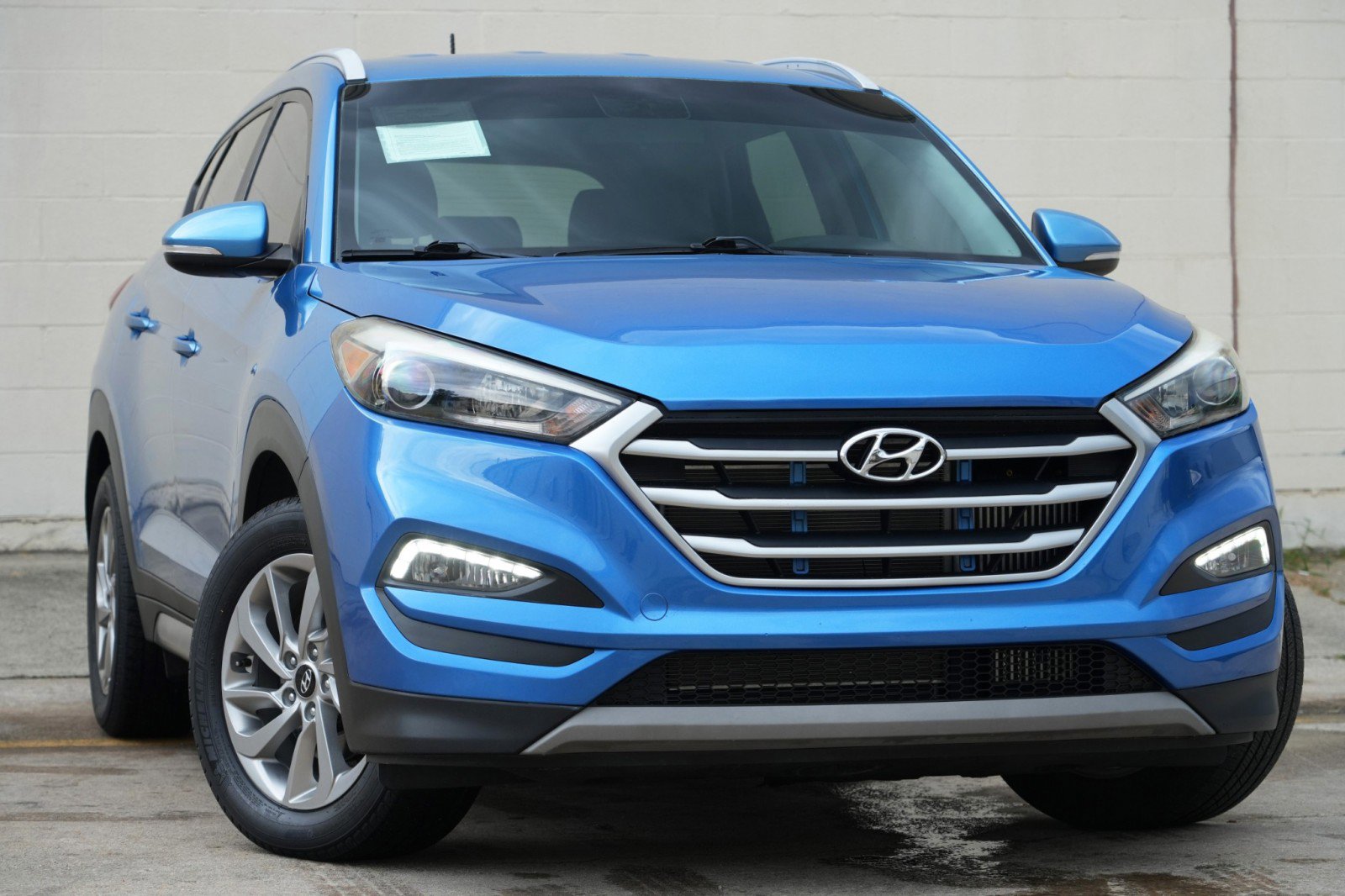 Used 2017 Hyundai Tucson Eco w/ Cargo Package AWD/4WD image 2