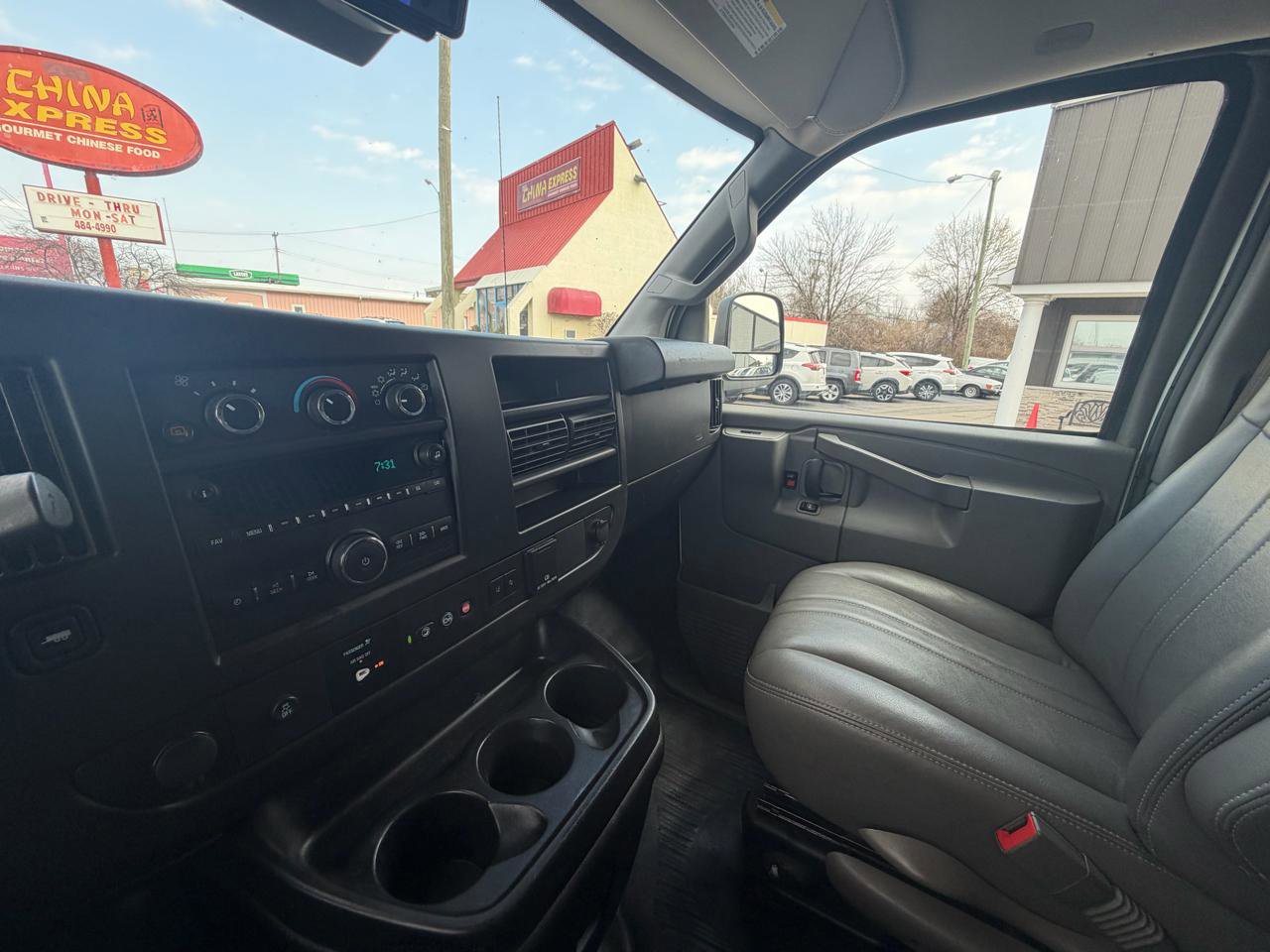 Used 2019 Chevrolet Express 3500 w/ Driver Convenience Package RWD image 19