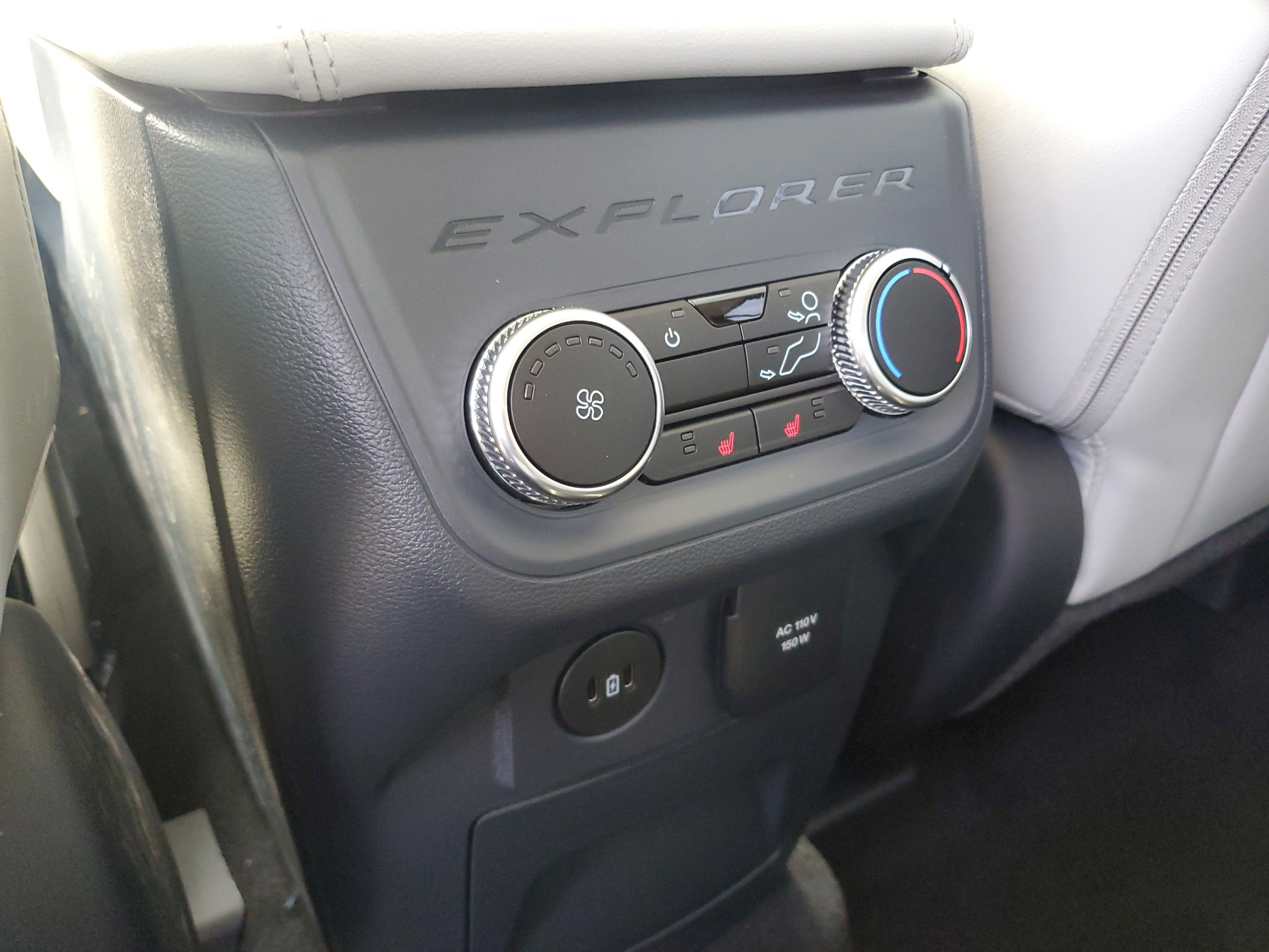 New 2026 Ford Explorer Platinum w/ LUX Leather Package AWD/4WD image 12