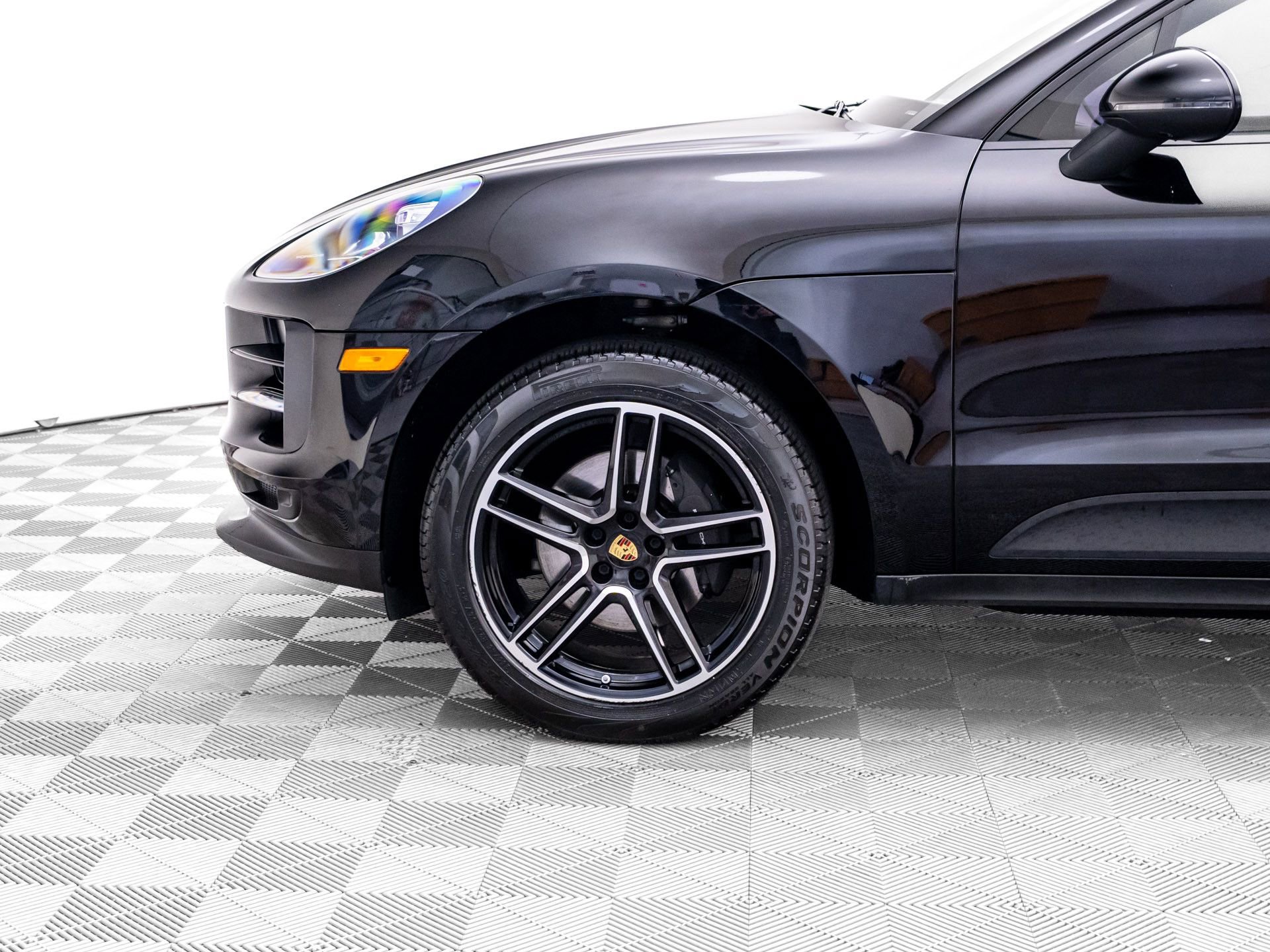 Used 2020 Porsche Macan AWD/4WD image 36