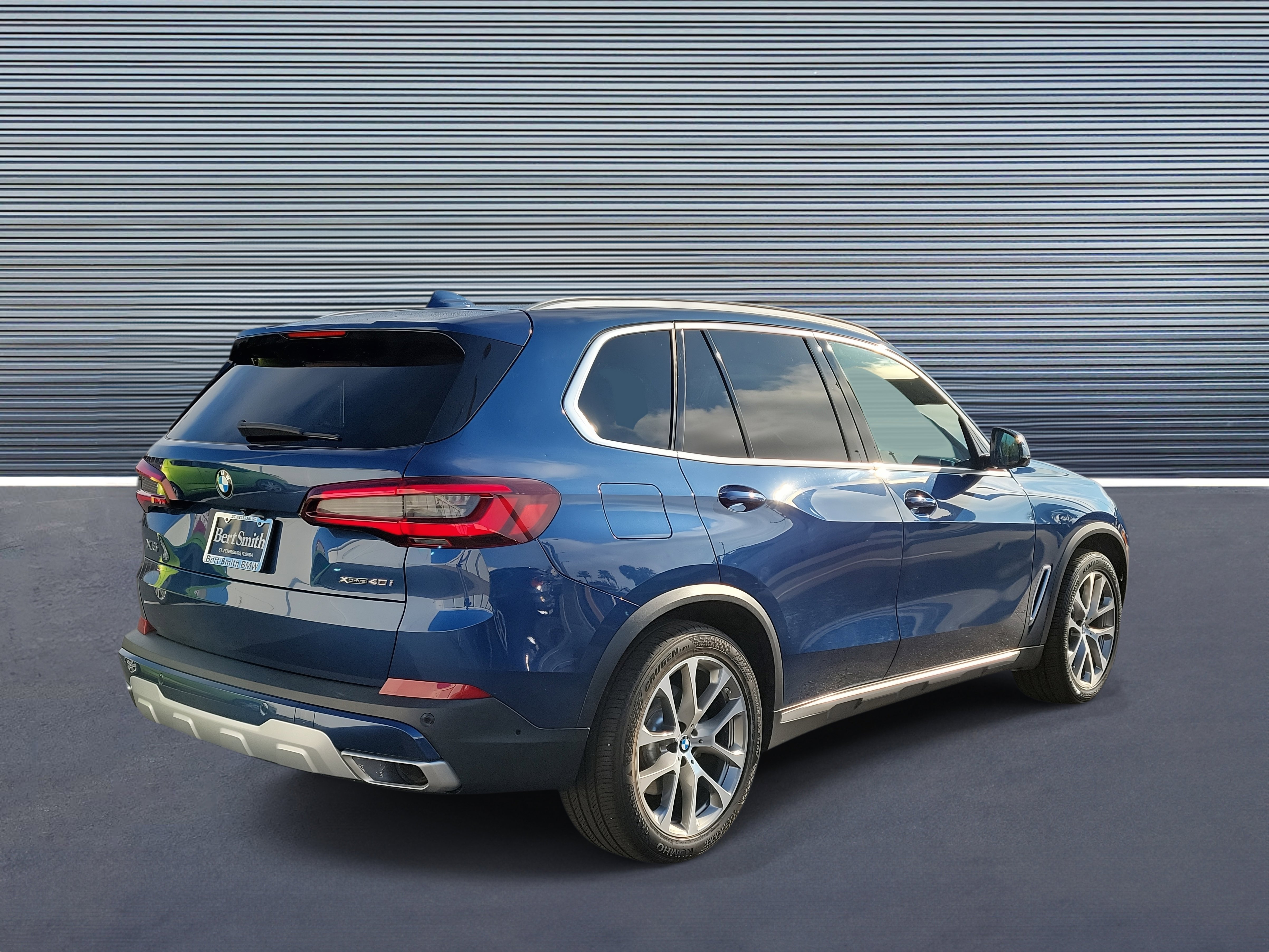 Used 2021 BMW X5 xDrive40i w/ Premium Package image 3