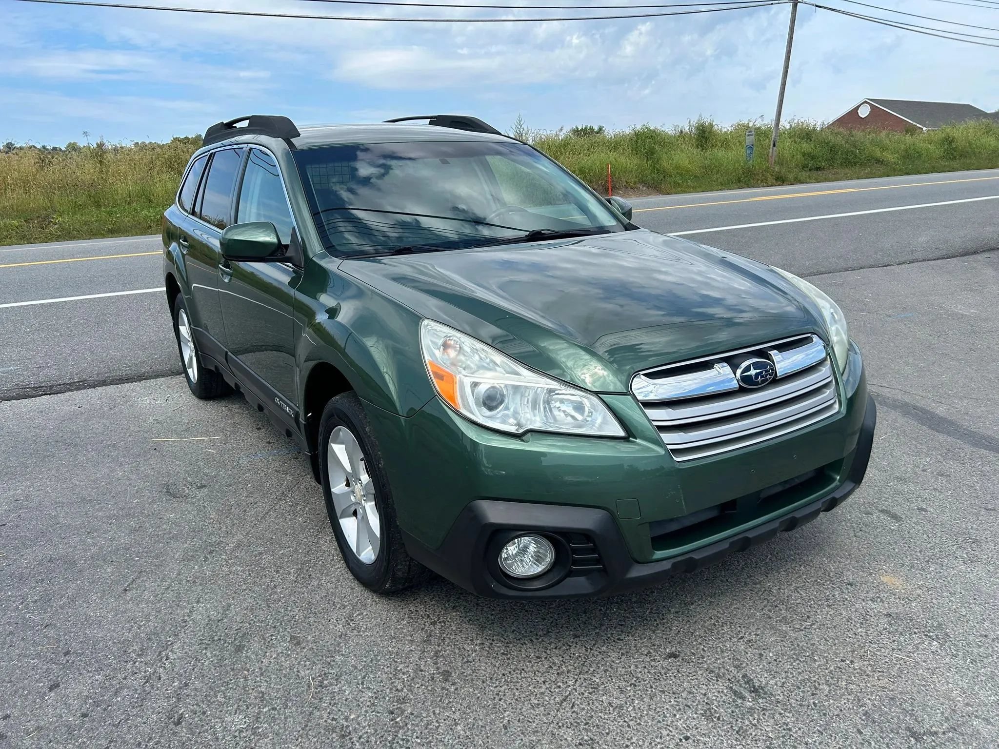 Used 2014 Subaru Outback 2.5i Premium AWD/4WD image 3