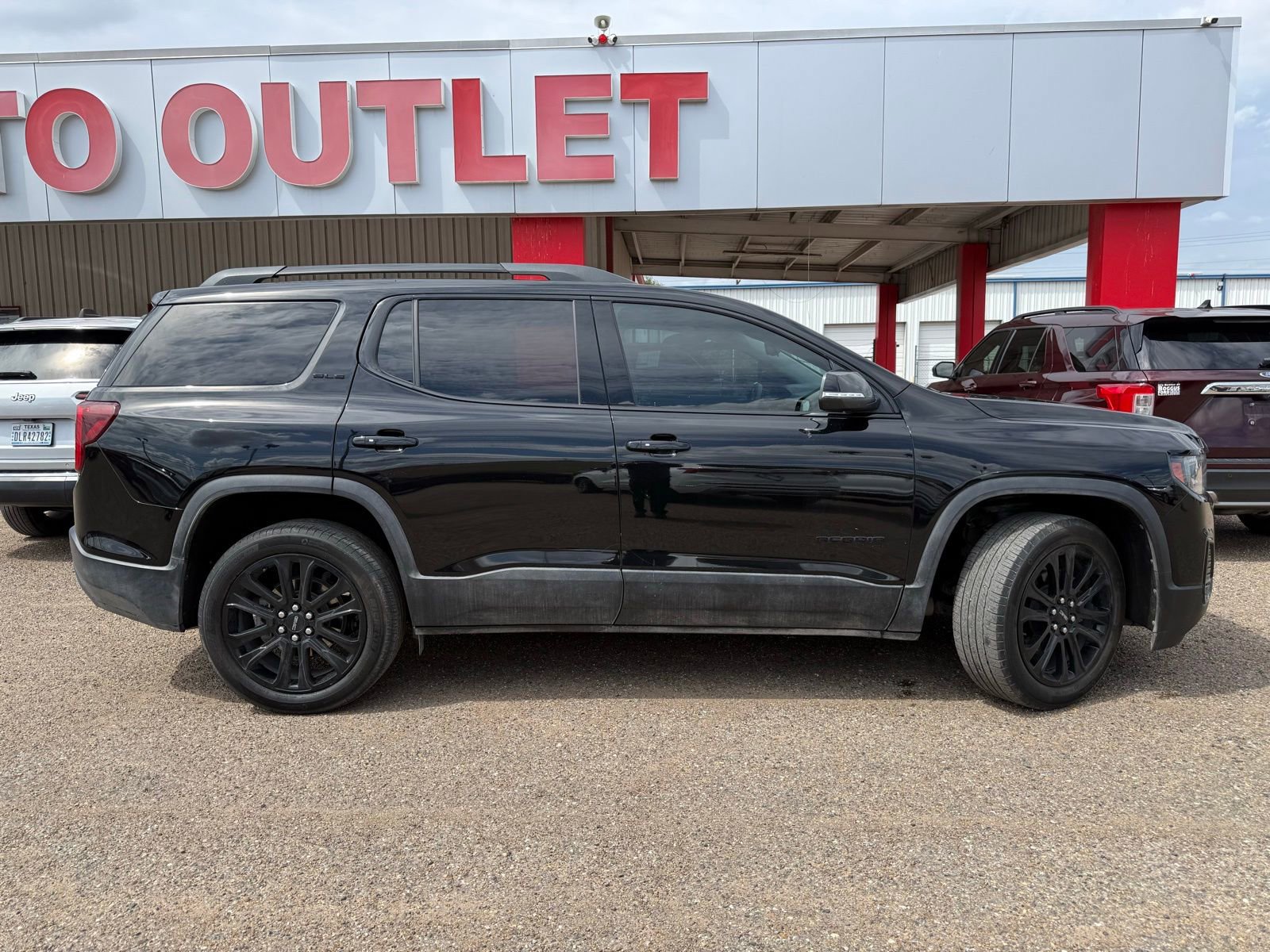 Used 2022 GMC Acadia SLE w/ Driver Convenience Package FWD image 3