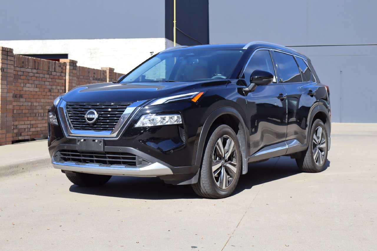 Used 2023 Nissan Rogue Platinum FWD image 2