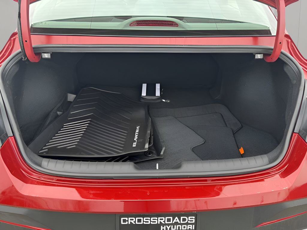 Used 2025 Hyundai Elantra SE image 26