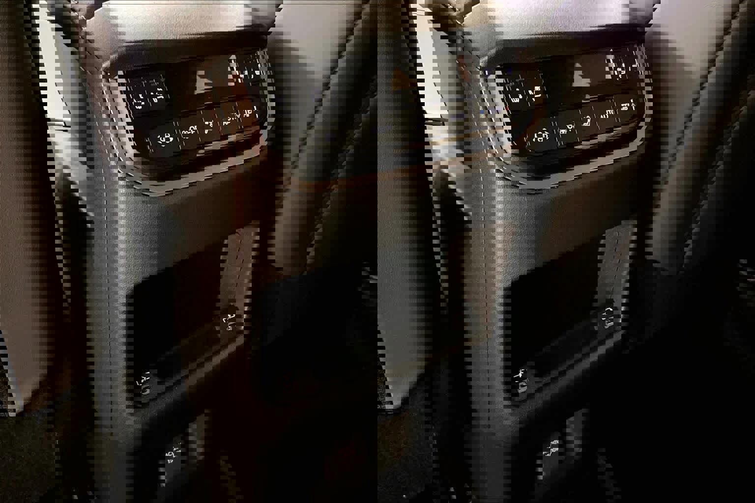 Used 2025 Lexus TX 500h AWD w/ Technology Package image 33