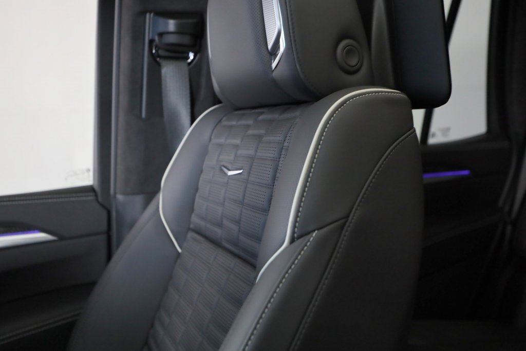 Used 2025 Cadillac Escalade V w/ LPO, ONYX Package image 44