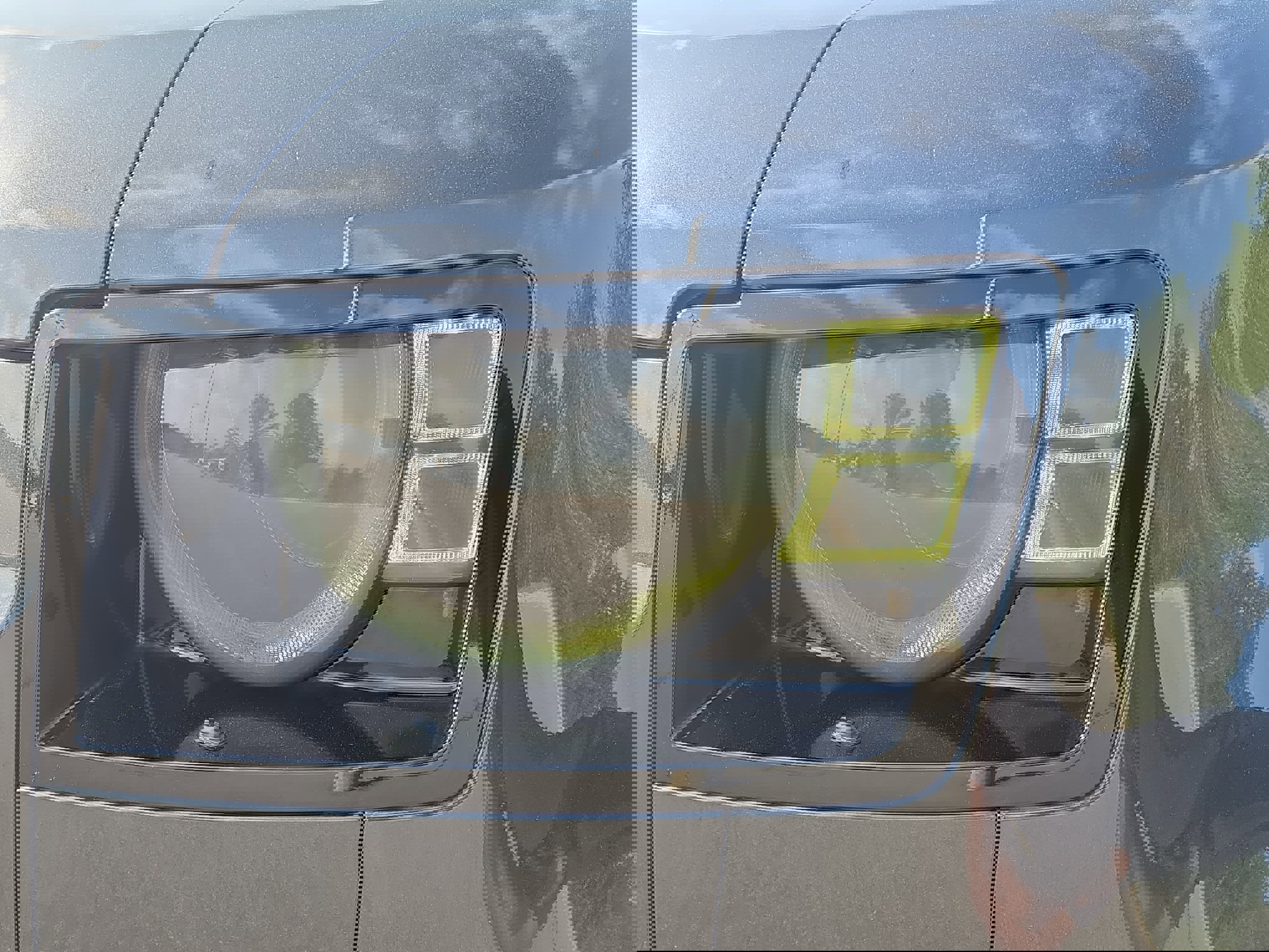 Certified 2022 Land Rover Defender 110 X-Dynamic HSE image 30