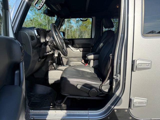 Used 2017 Jeep Wrangler Unlimited Rubicon w/ Connectivity Group image 4